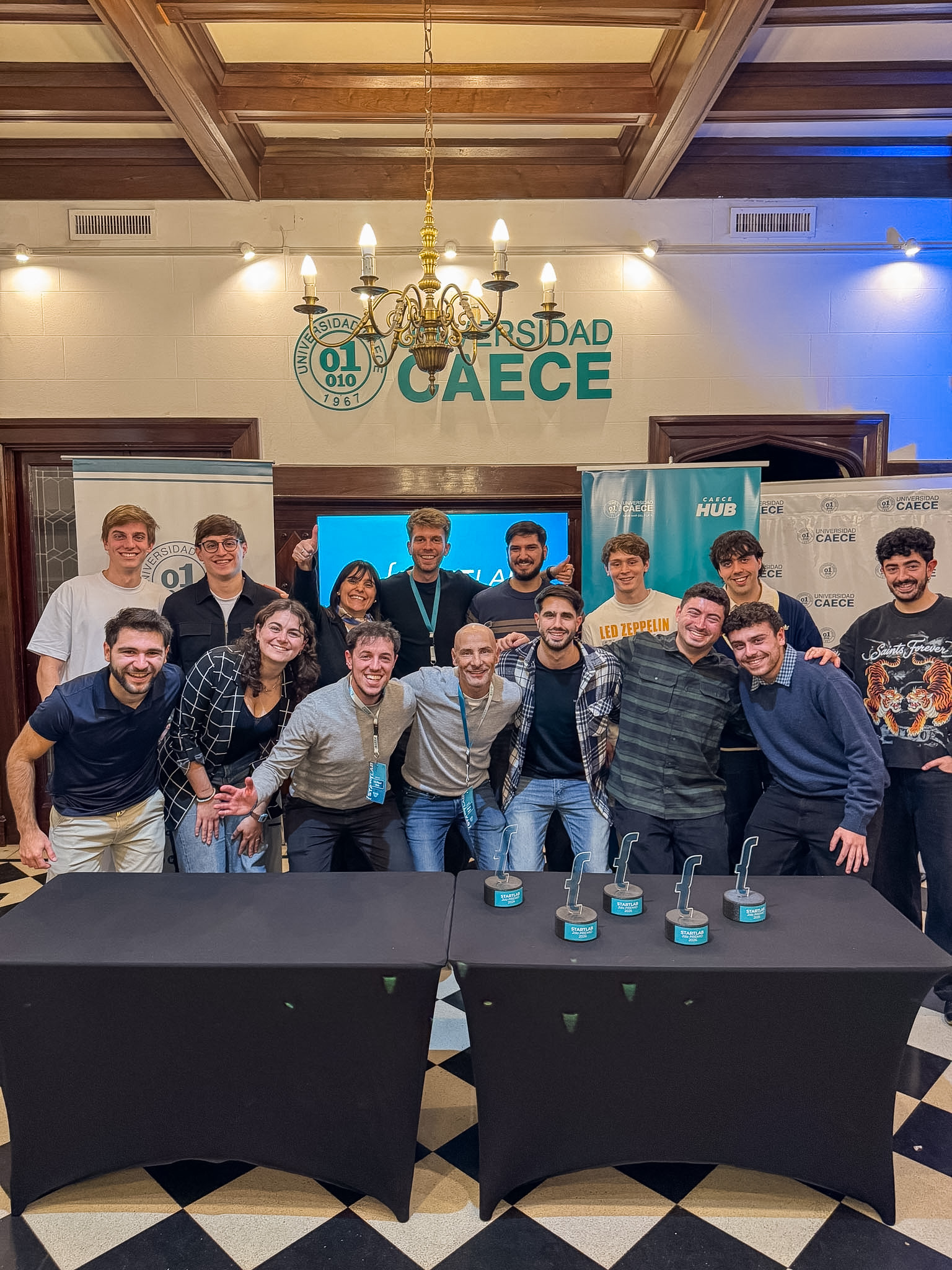Participantes de la gran final de STARTLAB